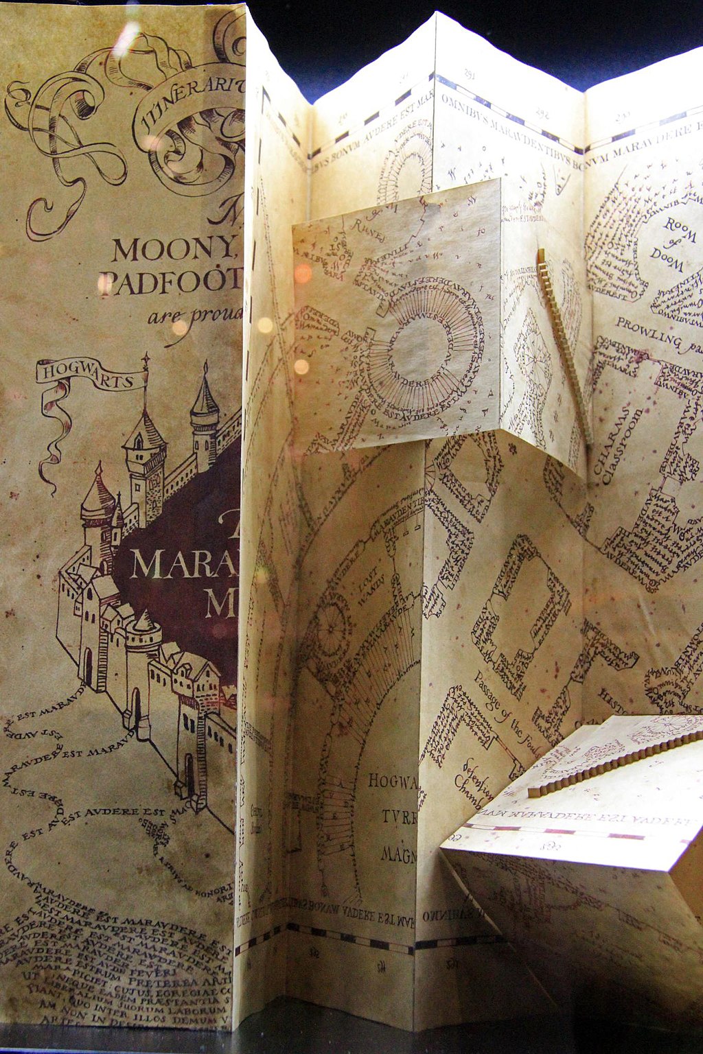 1024px-The_Marauder's_Map_(opened)
